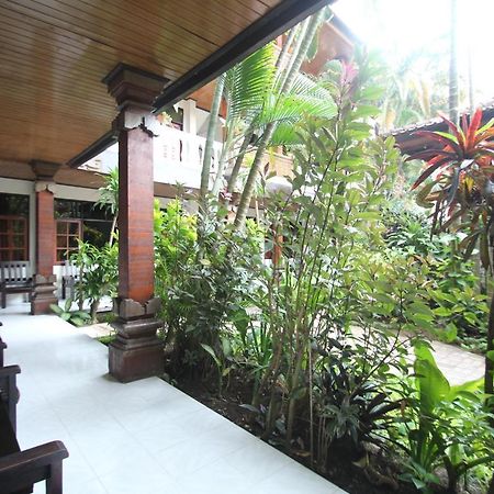 Kuta Dormitory At Simpang Inn Ngoại thất bức ảnh