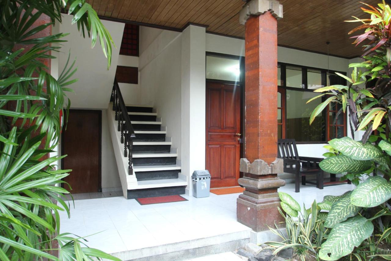 Kuta Dormitory At Simpang Inn Ngoại thất bức ảnh