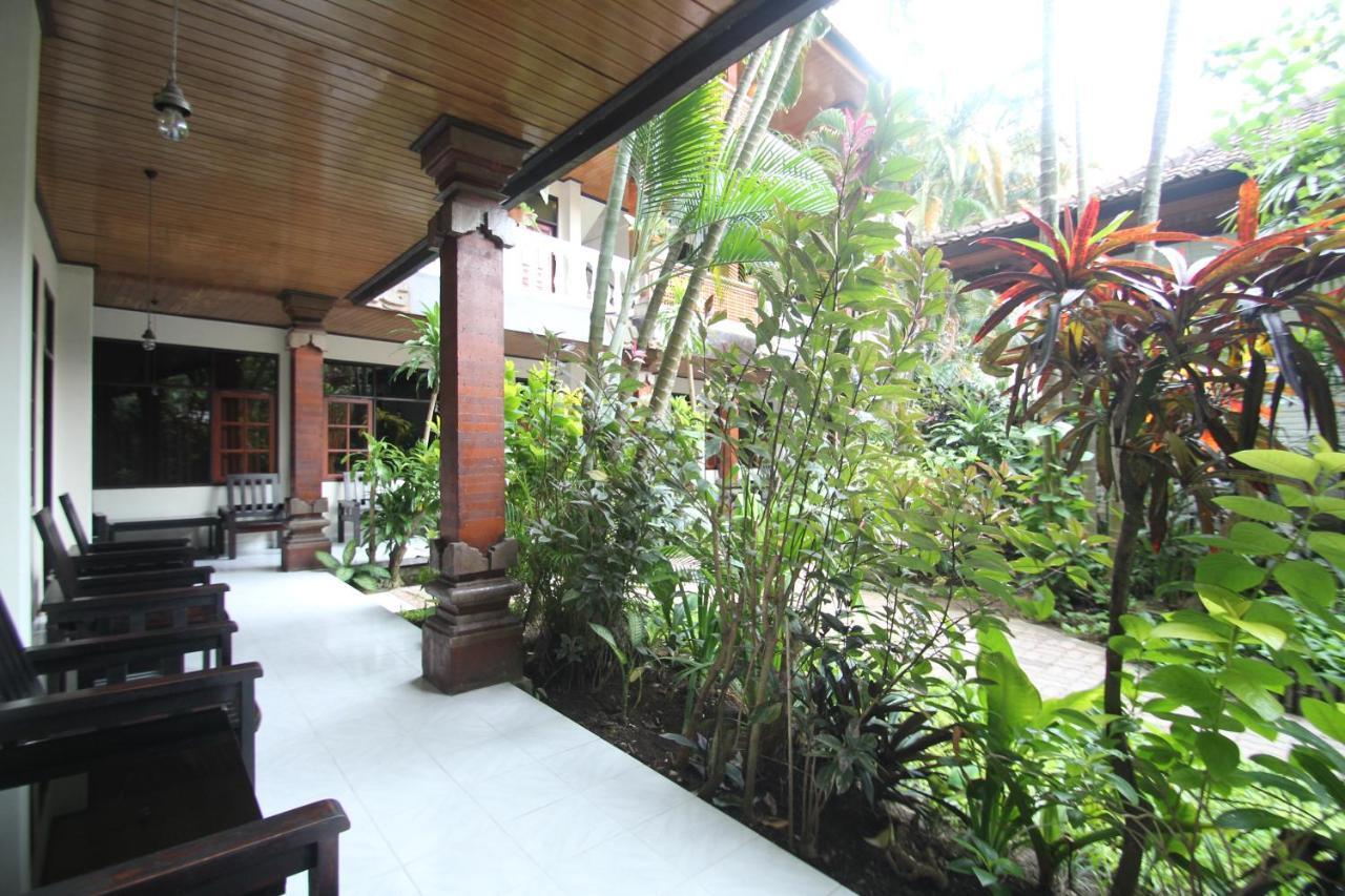 Kuta Dormitory At Simpang Inn Ngoại thất bức ảnh
