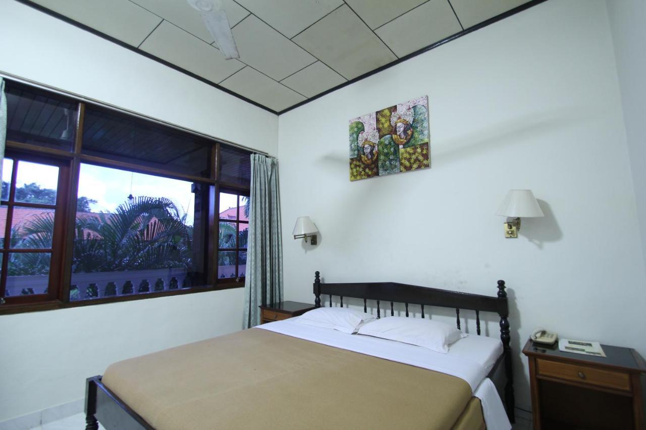 Kuta Dormitory At Simpang Inn Ngoại thất bức ảnh